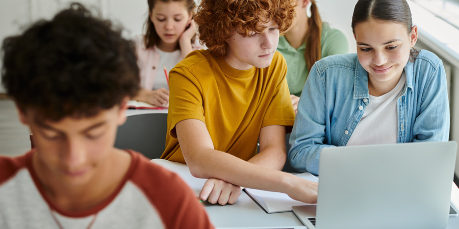 Uso de tela: como a escola pode orientar os alunos