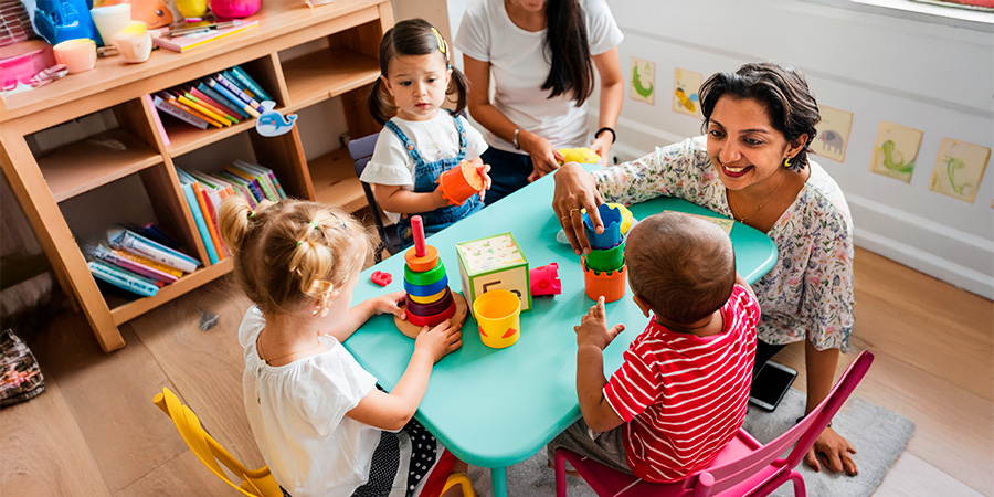 crianças em adaptação escolar 