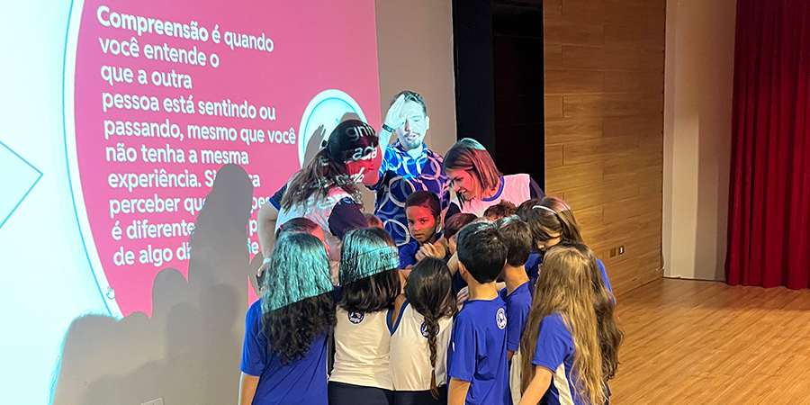 alunos aprendem com uma comunicação não violenta no anglo sorocaba 