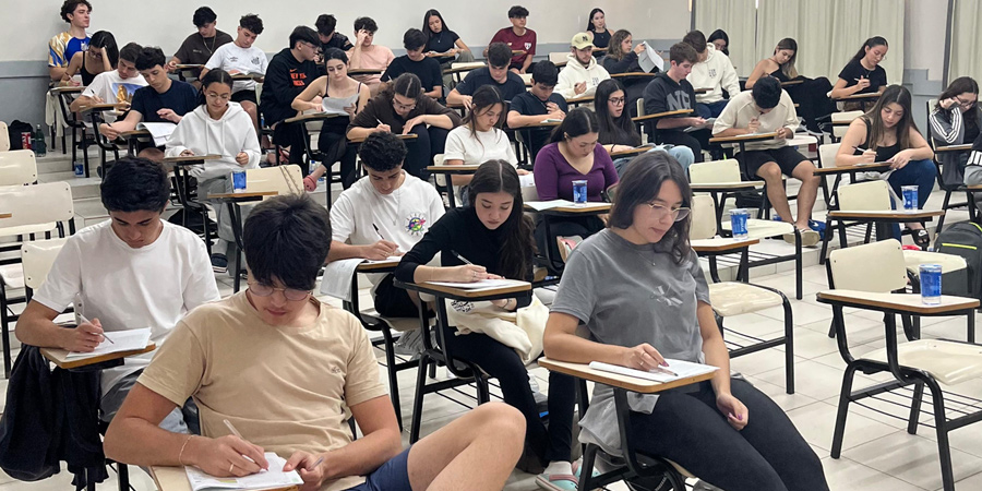 alunos estudando no anglo sorocaba 