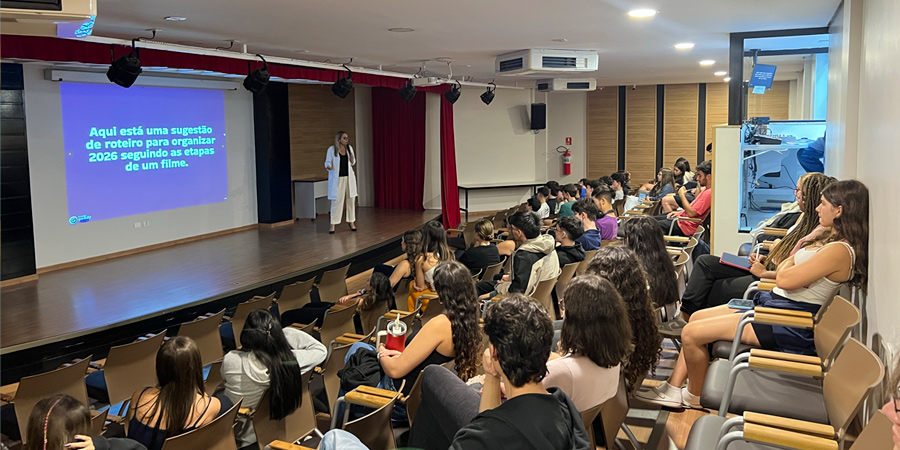 alunos em aulão no Anglo Sorocaba 