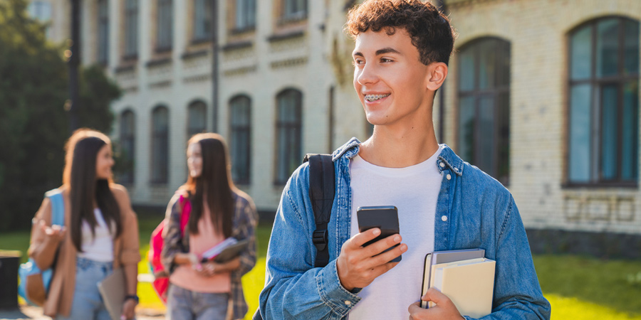 adolescente fazendo intercâmbio 