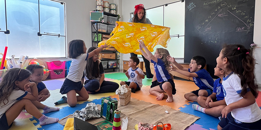 alunos da educação infantil em atividades 
