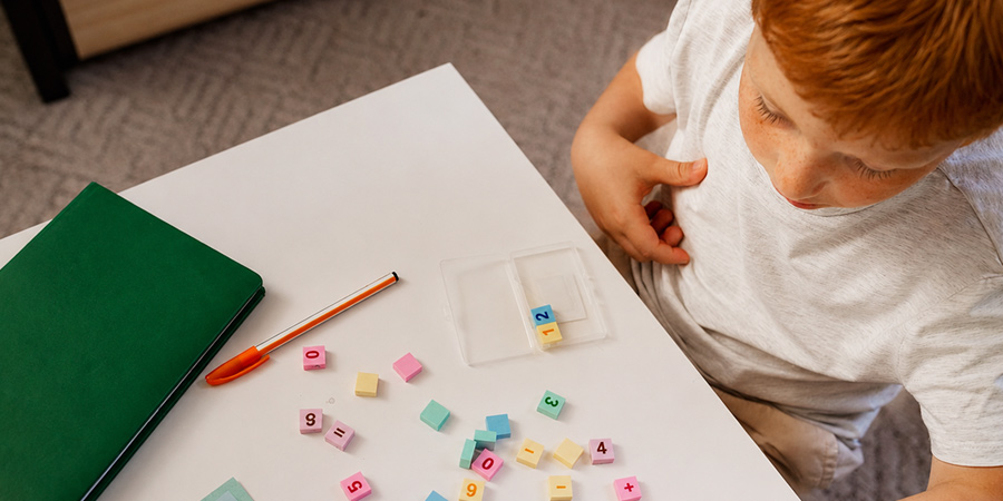 Como a lógica favorece a aprendizagem escolar