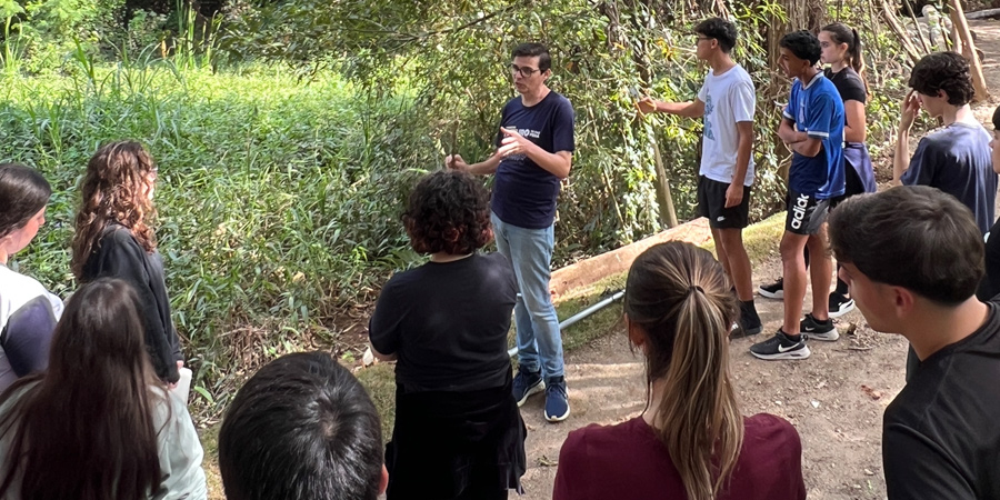 alunos estudam no parque escola do anglo sorocaba 