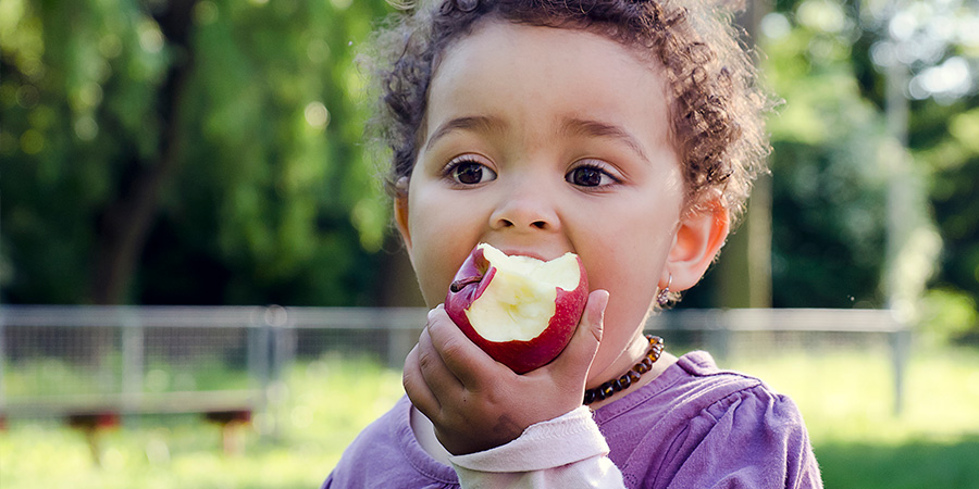 Imunidade infantil começa com alimentação e rotina equilibrada